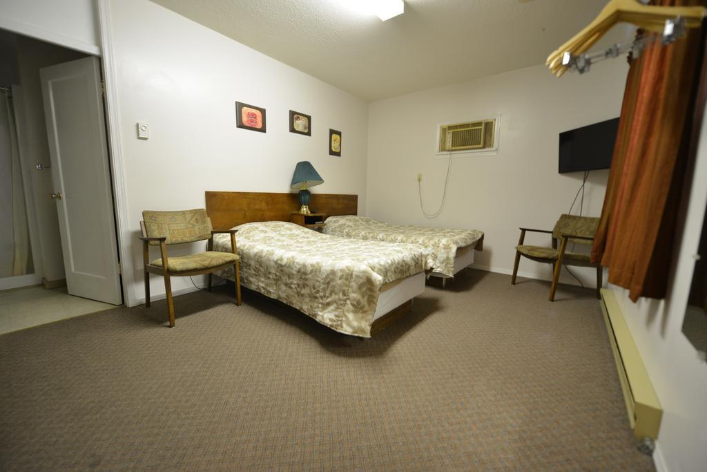 Totem Motel Lytton Room photo